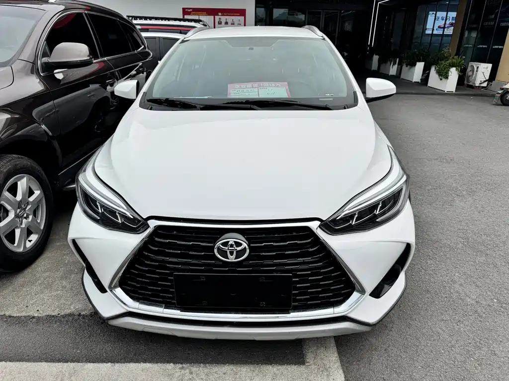 Toyota Yaris L 2022 — фото 2