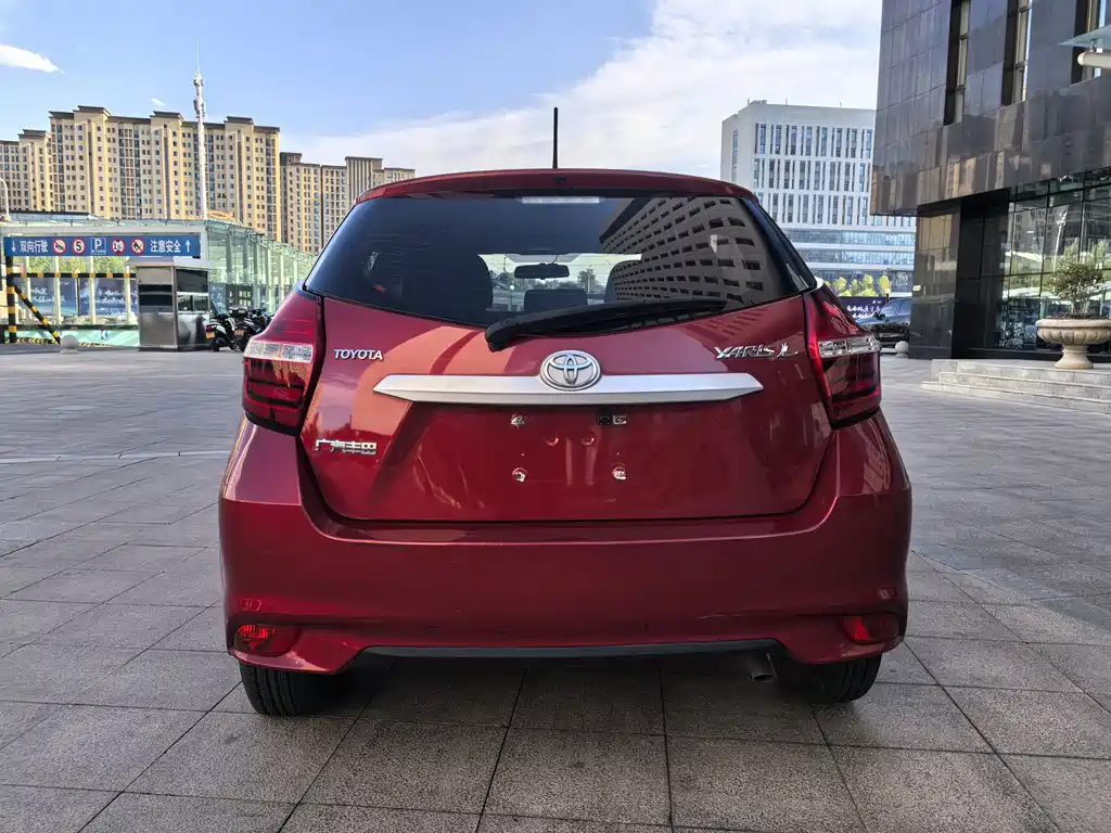 Toyota Yaris L 2019 — фото 8