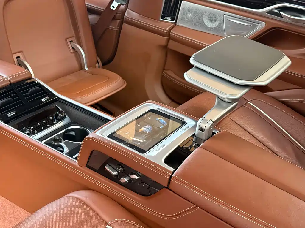 BMW 7 Series 2017 — фото 10