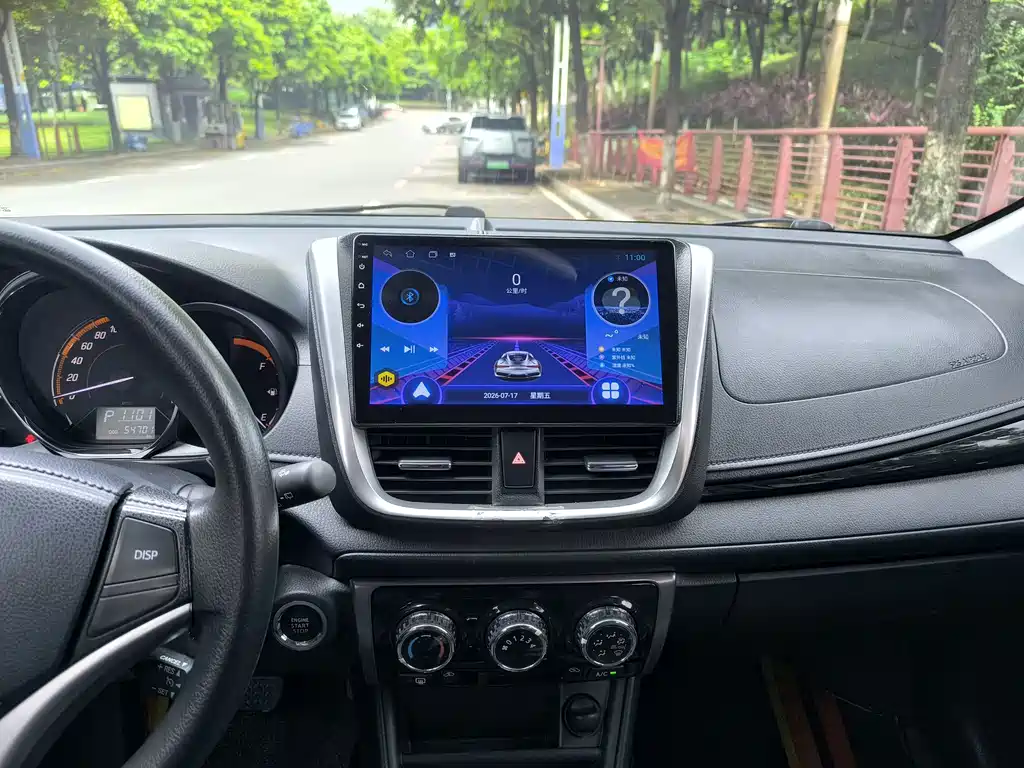 Toyota Yaris L 2023 — фото 17