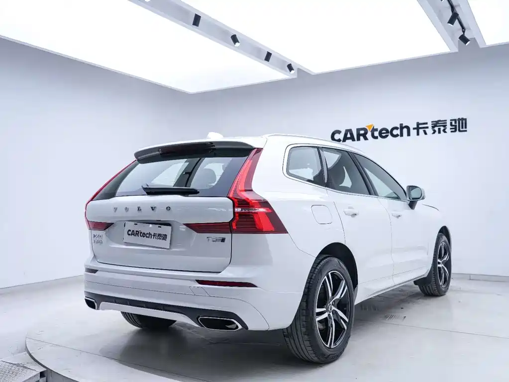 Volvo XC60 2019 — фото 20