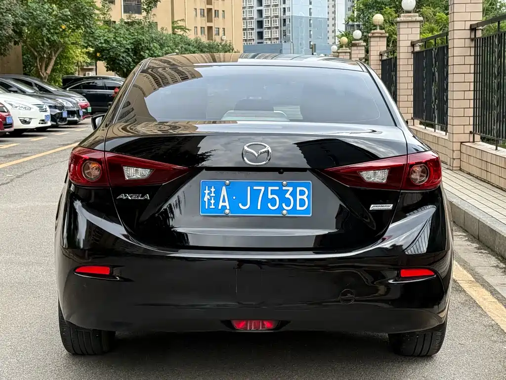 Mazda 3 Axela 2016