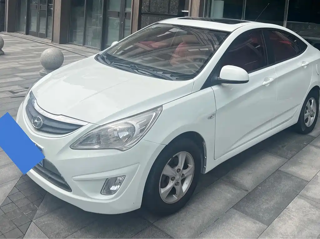 Hyundai Accent 2012 — фото 1