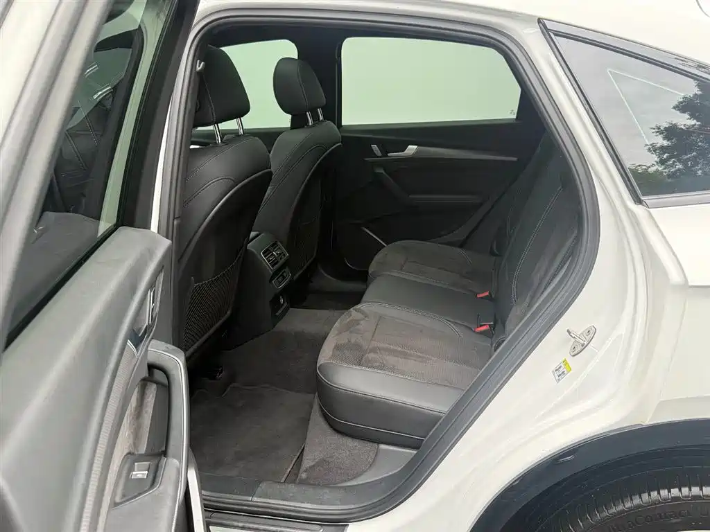 Audi Q5L Sportback 2024 — фото 14