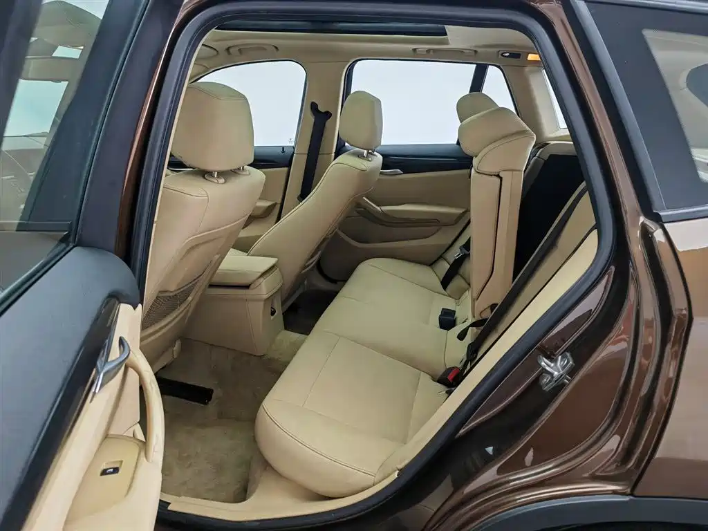 BMW X1 2012 — фото 15