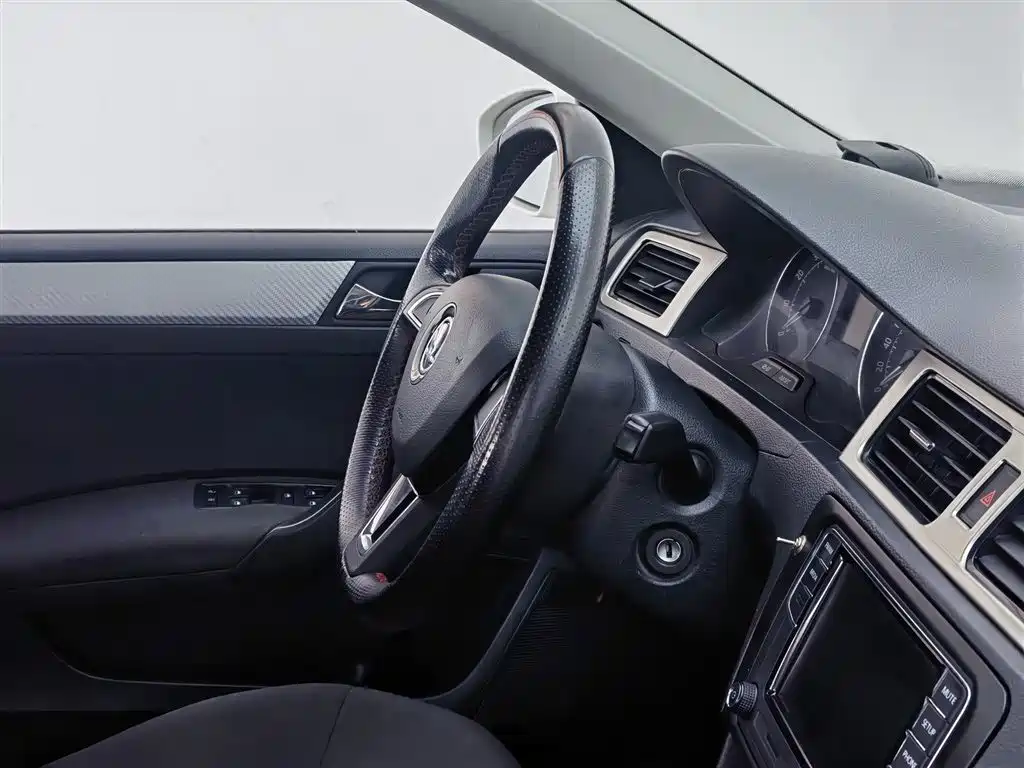 Skoda Rapid Spaceback 2017 — фото 22