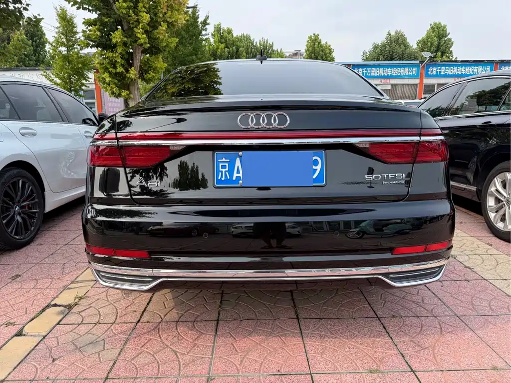 Audi A8 2022 — фото 16