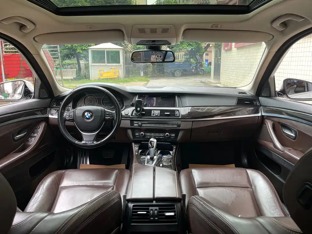 BMW 5 Series 2015 — фото 9