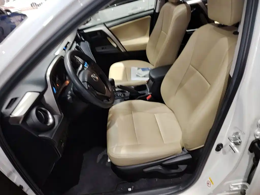 Toyota RAV4 2015 — фото 15