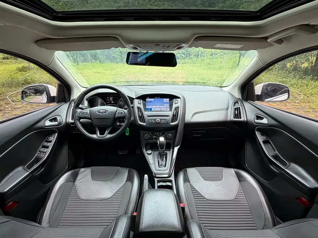 Ford Focus 2018 — фото 17