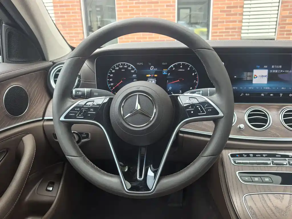 Mercedes-Benz E-Class 2023 — фото 13