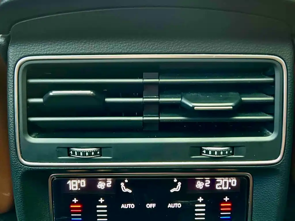 Audi Q8 2021 — фото 13