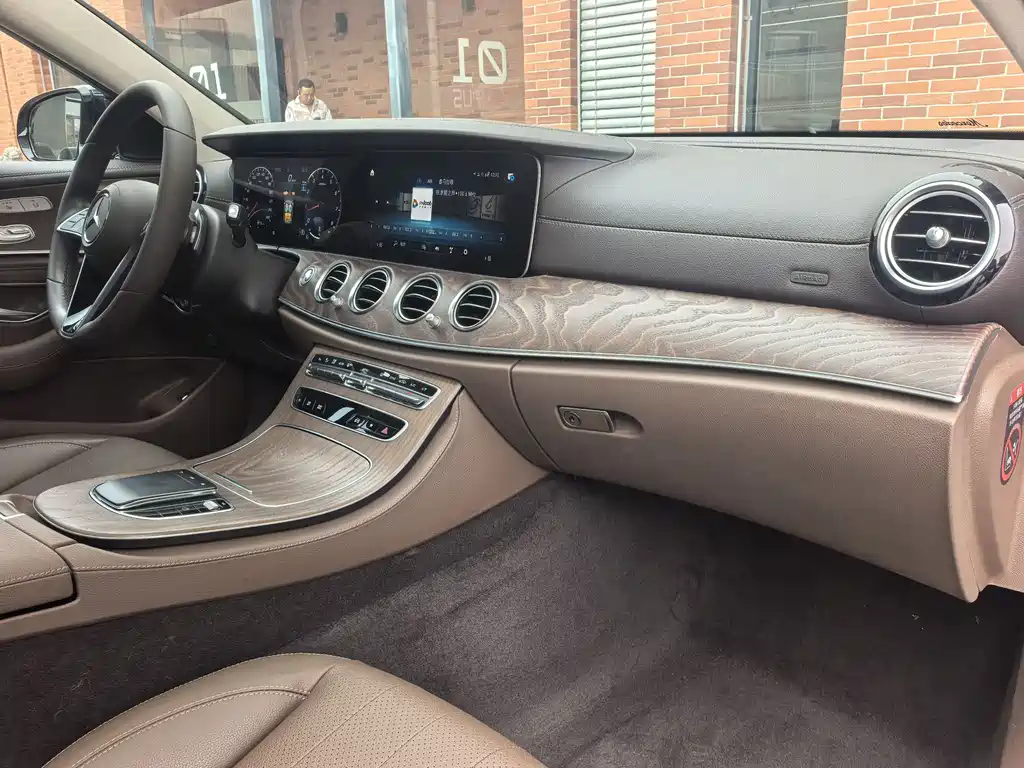 Mercedes-Benz E-Class 2023 — фото 17