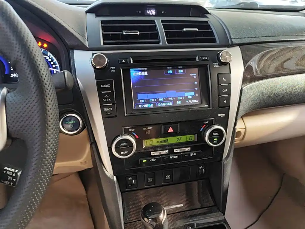 Toyota Camry 2015 — фото 20