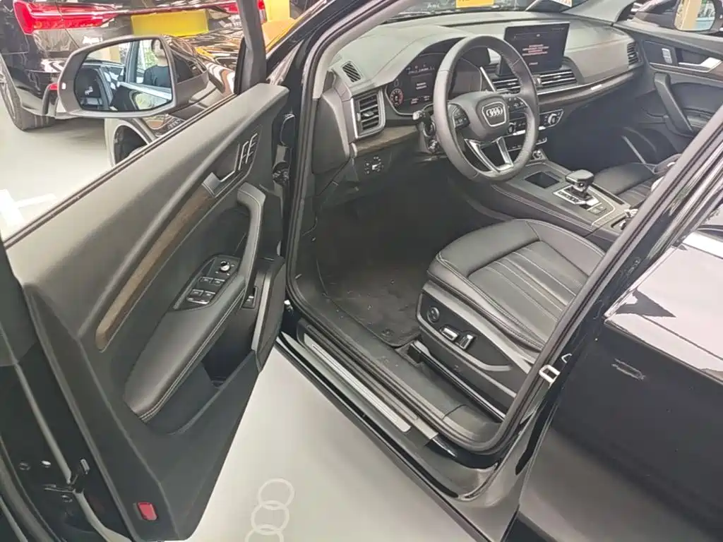 Audi Q5L 2023 — фото 16