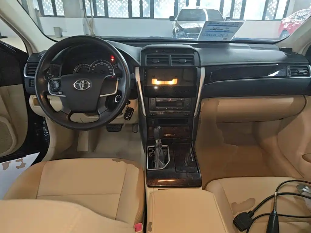 Toyota Camry 2016 — фото 10