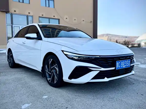 Hyundai Elantra 2023