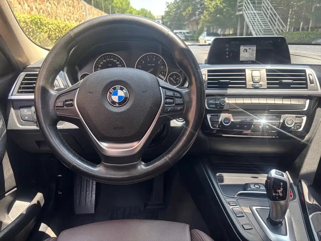 BMW 3 Series 2017 — фото 12