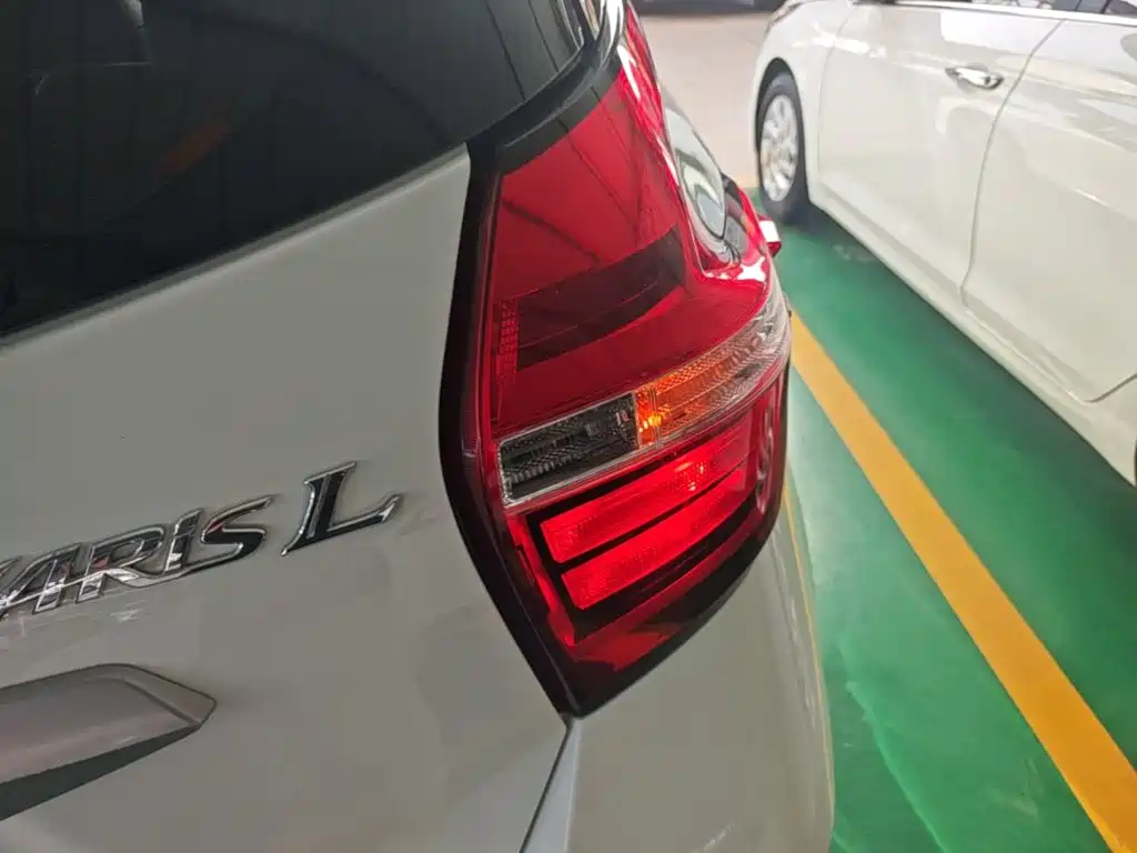 Toyota Yaris L 2019 — фото 8