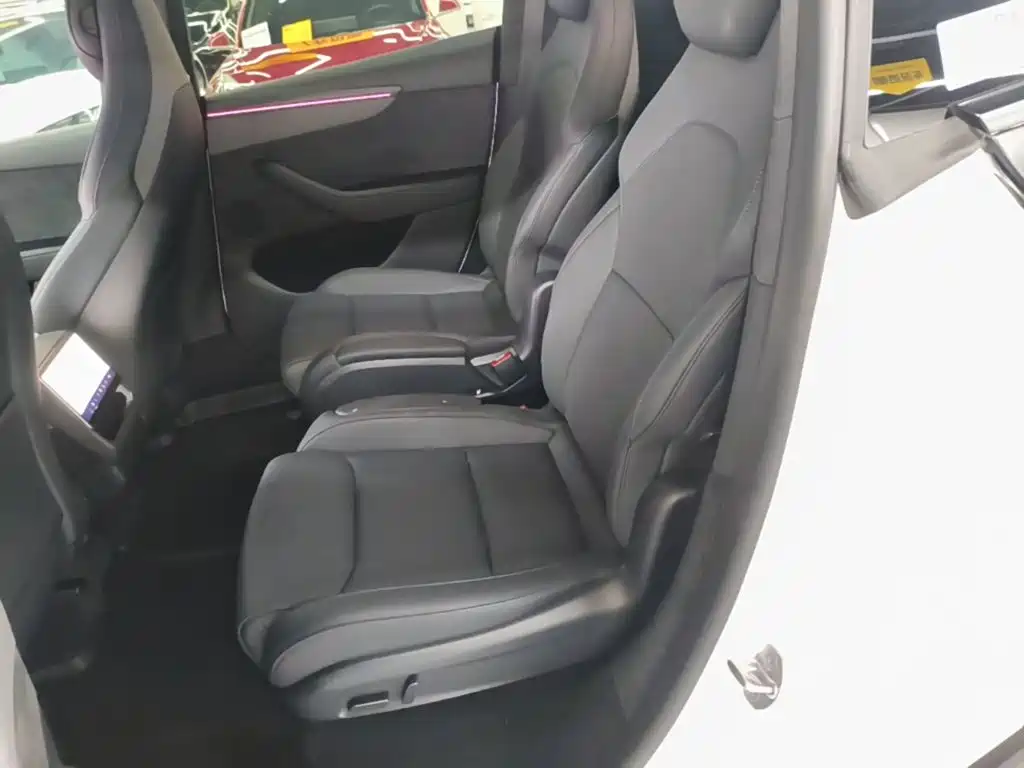 Tesla Model Y L 2025 — фото 17