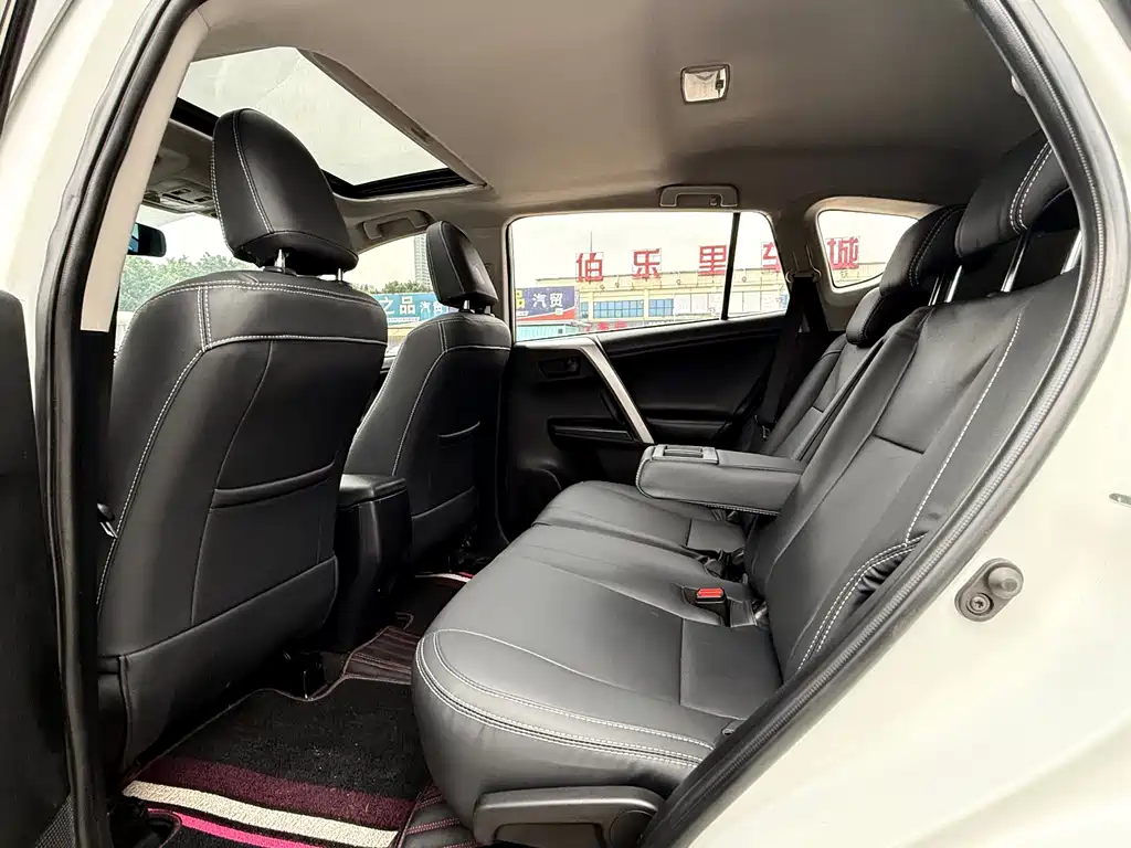Toyota RAV4 2019 — фото 4