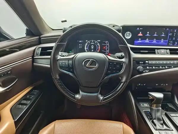 Lexus ES 2019