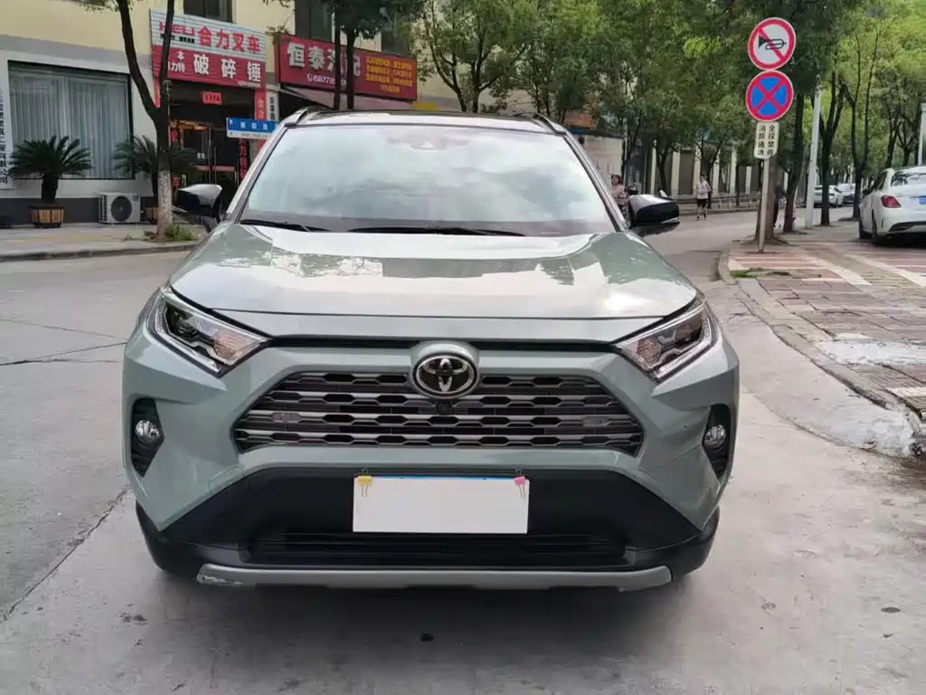 Toyota RAV4 2020 — фото 2