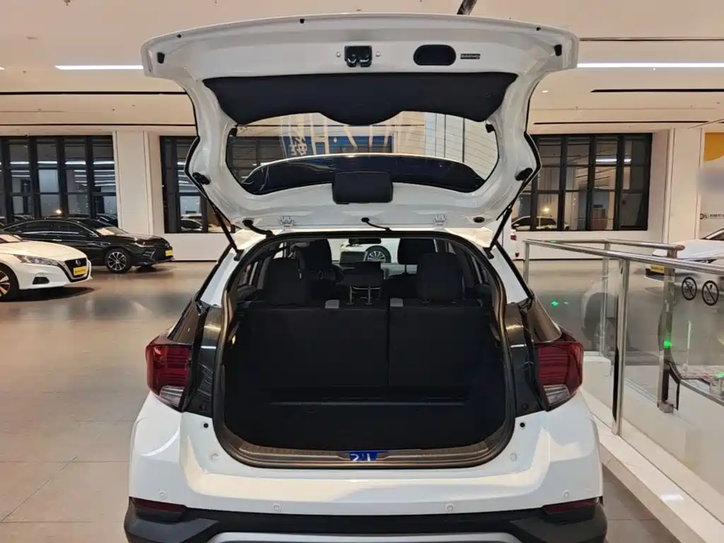 Toyota Yaris L 2020 — фото 19
