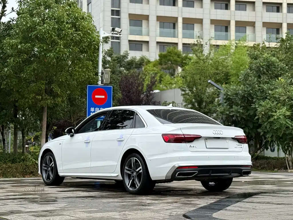 Audi A4L 2020 — фото 9