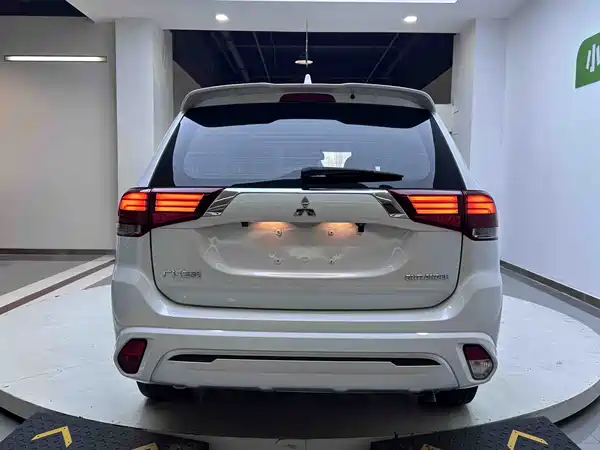 Mitsubishi Outlander 2023