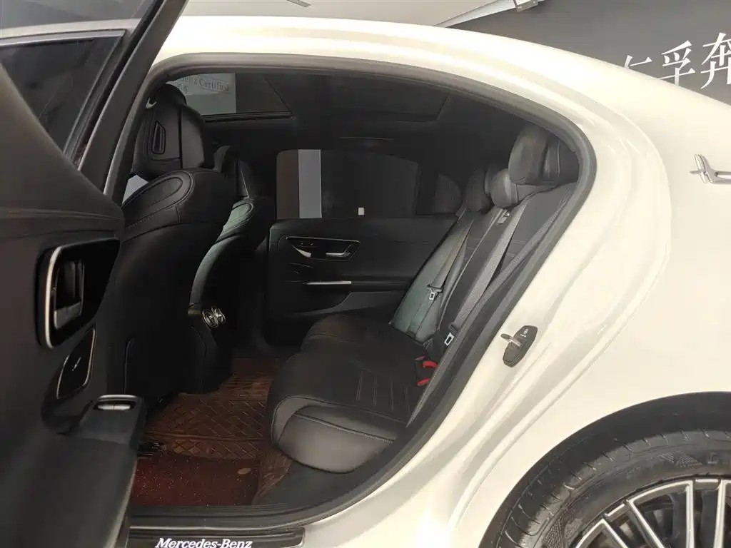 Mercedes-Benz C-Class 2024 — фото 10
