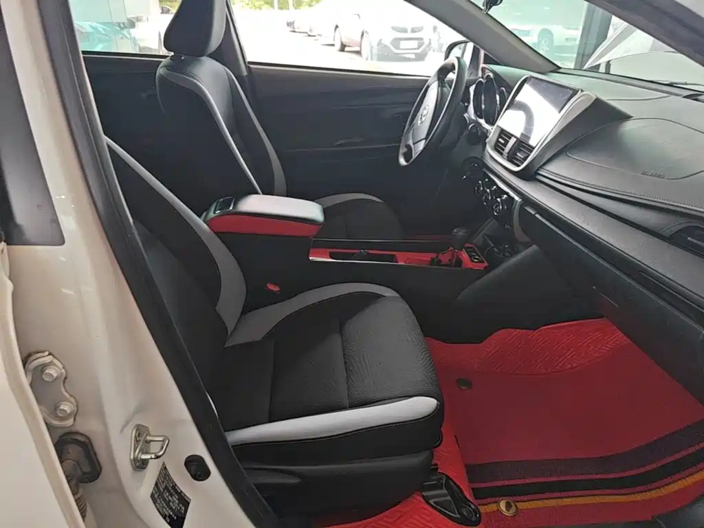 Toyota Yaris L 2020 — фото 25