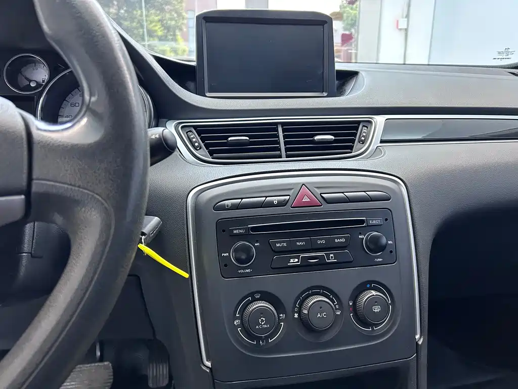 Peugeot 308 2014 — фото 18