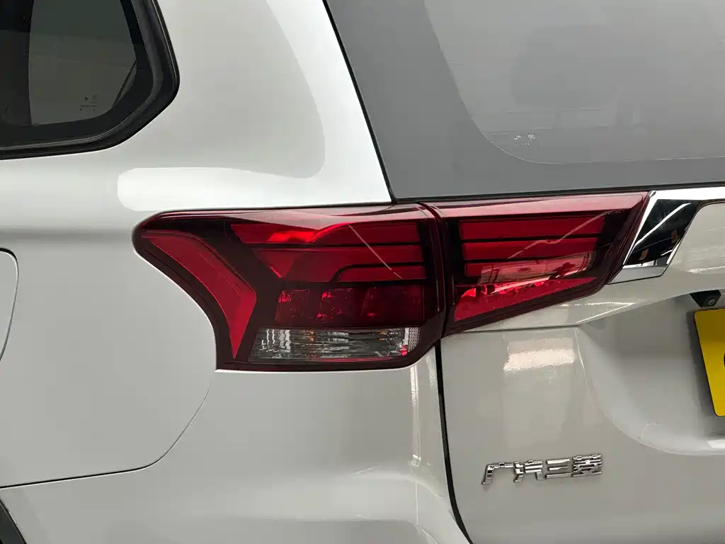 Mitsubishi Outlander 2020 — фото 22