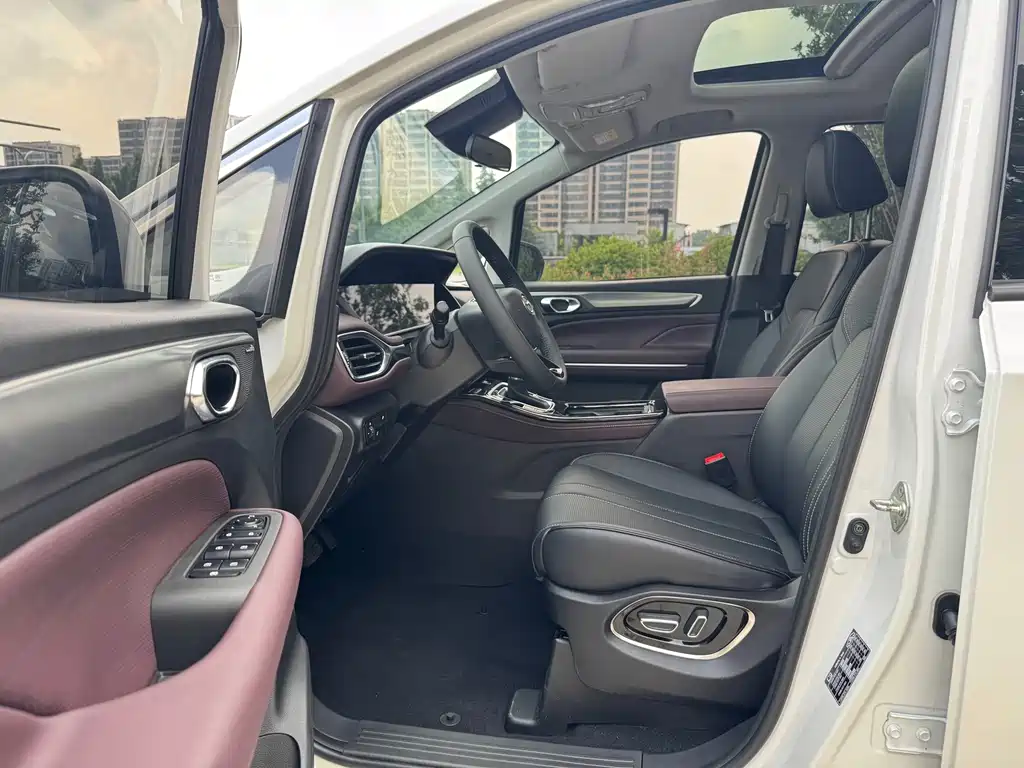 GAC Trumpchi M6 2024 — фото 4