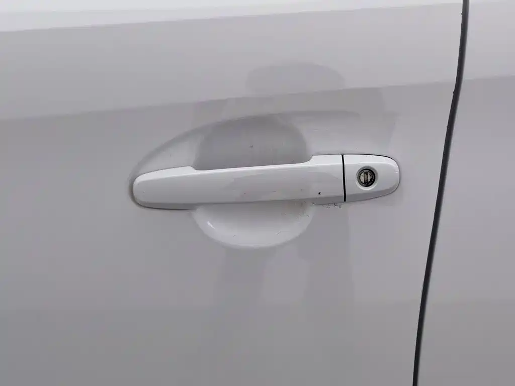 Toyota Yaris L 2020 — фото 18