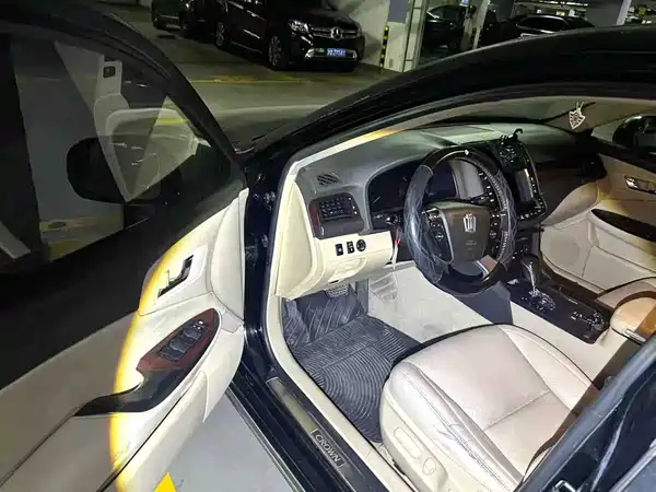 Toyota Crown 2010