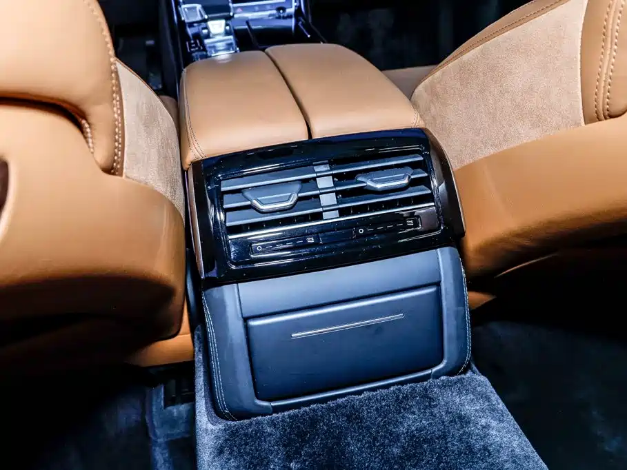 Audi A8 2022 — фото 24