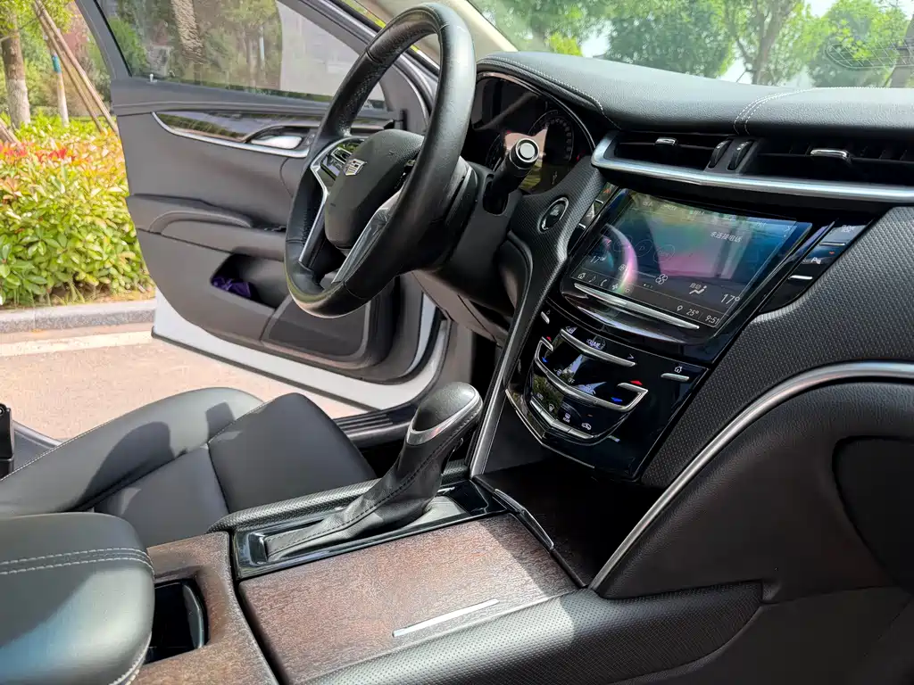 Cadillac XTS 2018 — фото 13