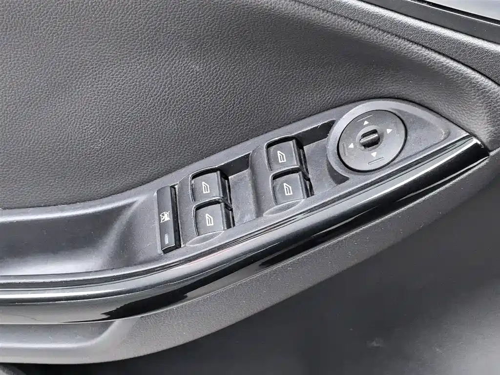 Ford Focus 2015 — фото 9