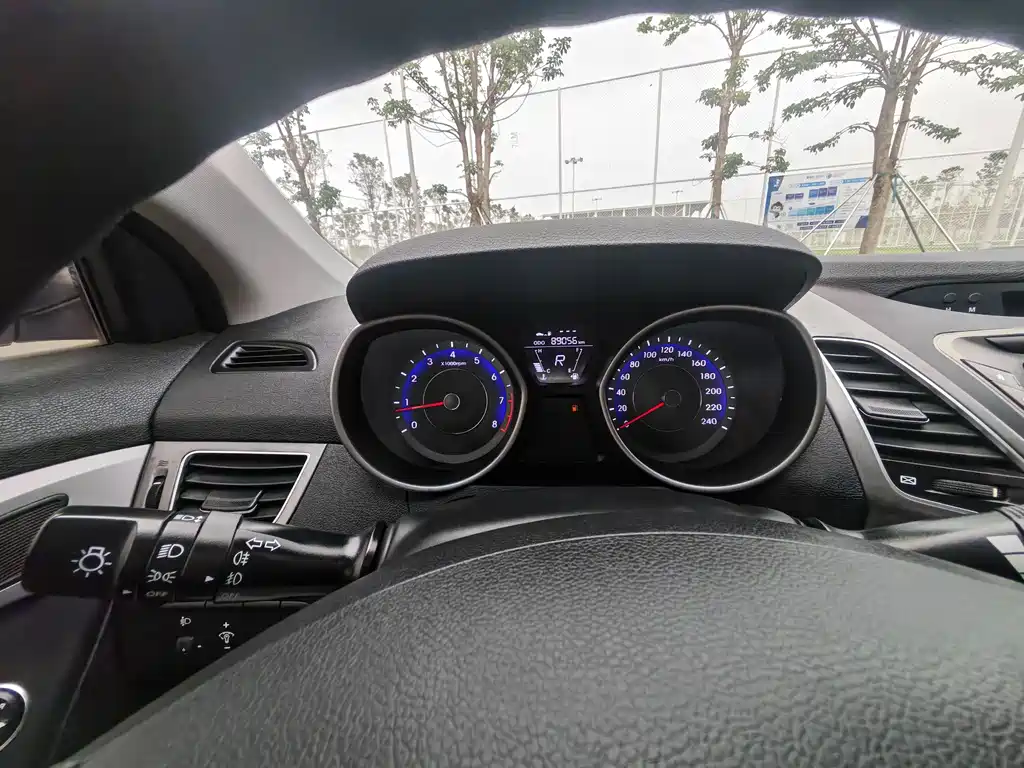 Hyundai Elantra Langdong 2017 — фото 13
