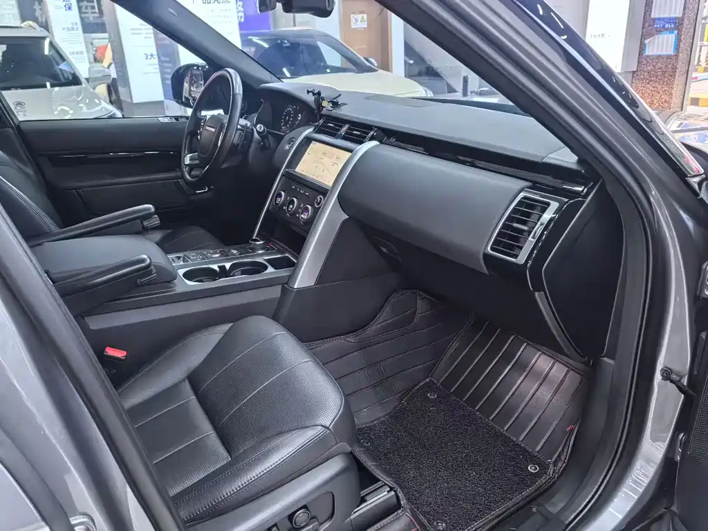 Land Rover Discovery 2020