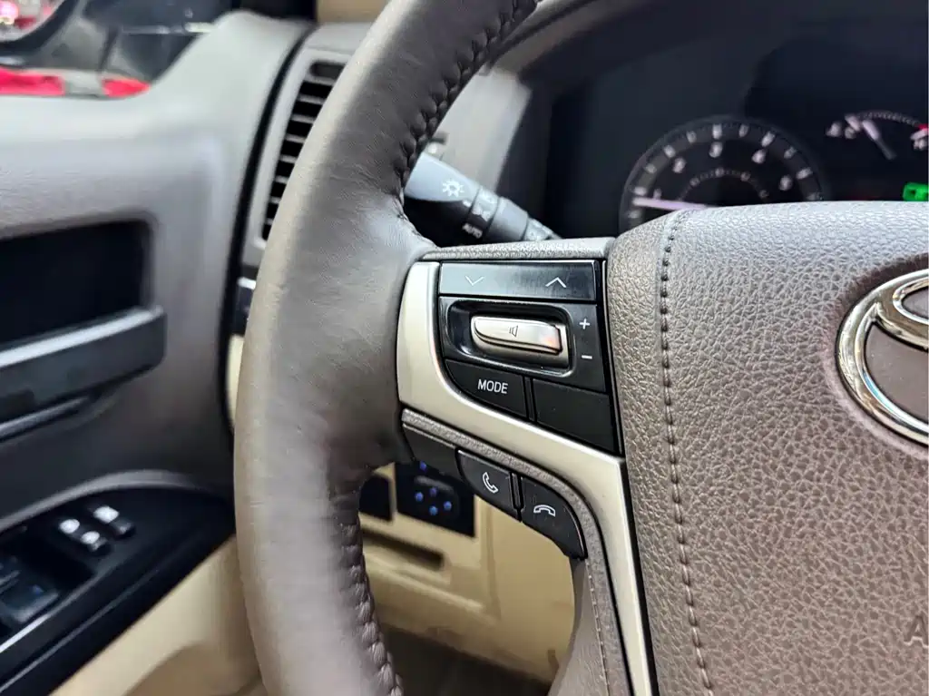 Toyota Land Cruiser 2020 — фото 21