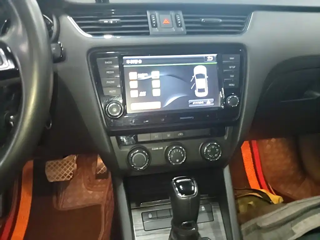 Skoda Octavia 2016 — фото 13