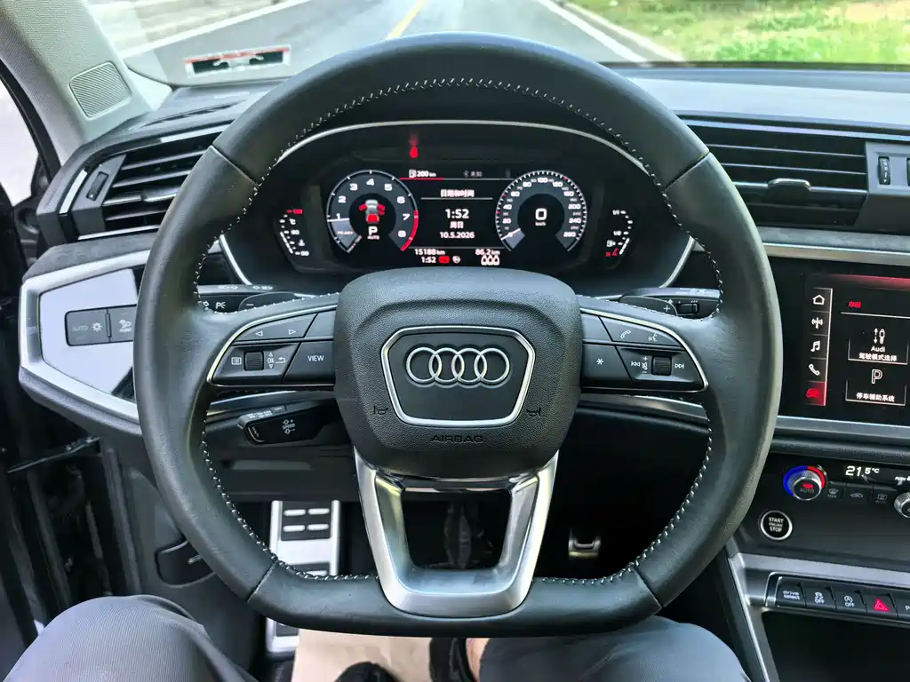 Audi Q3 2021 — фото 12