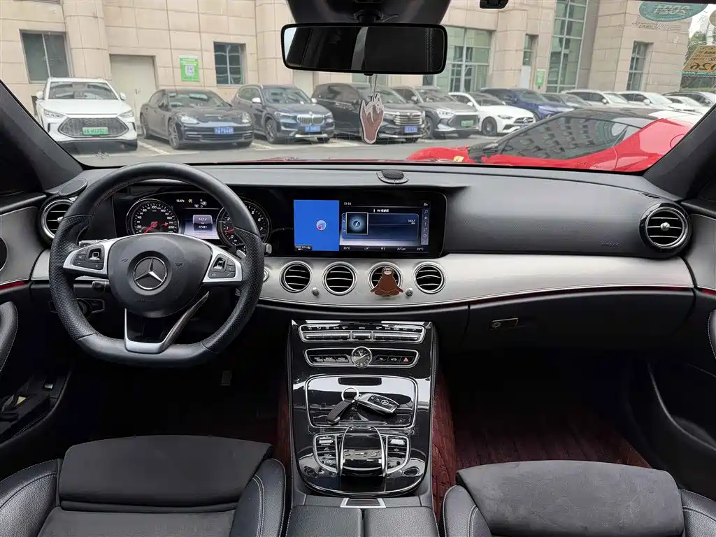 Mercedes-Benz E-Class 2018 — фото 16