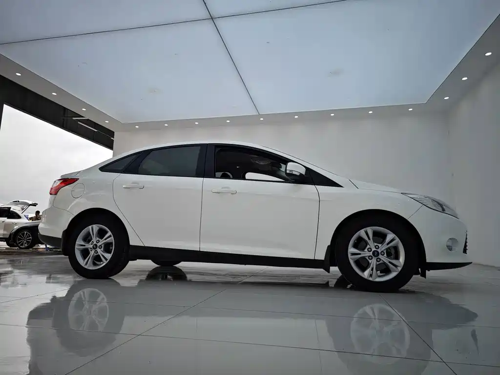 Ford Focus 2013 — фото 15