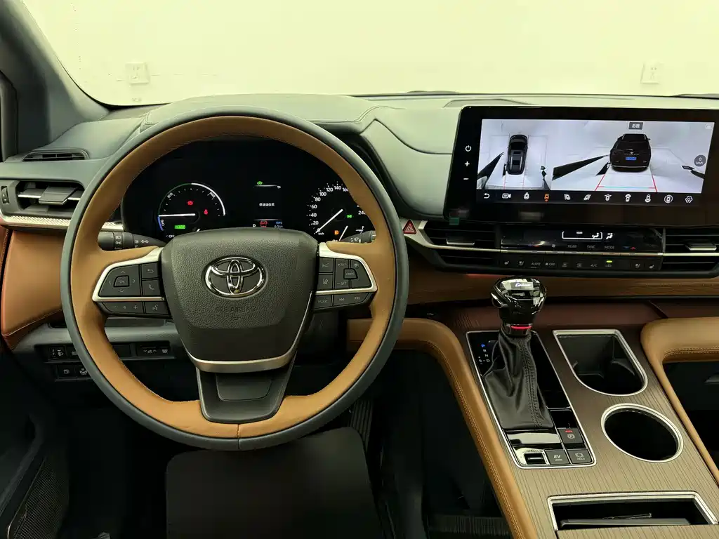 Toyota Granvia — фото 22