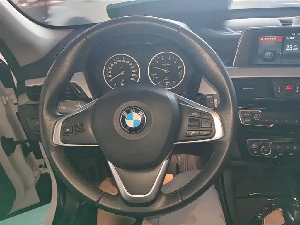 BMW X1 2018 — фото 11