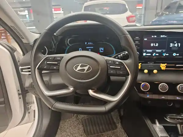 Hyundai Elantra 2024
